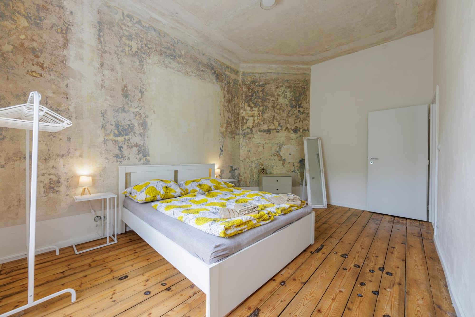 Design Apartment In The Heart Of KLV Exterior foto
